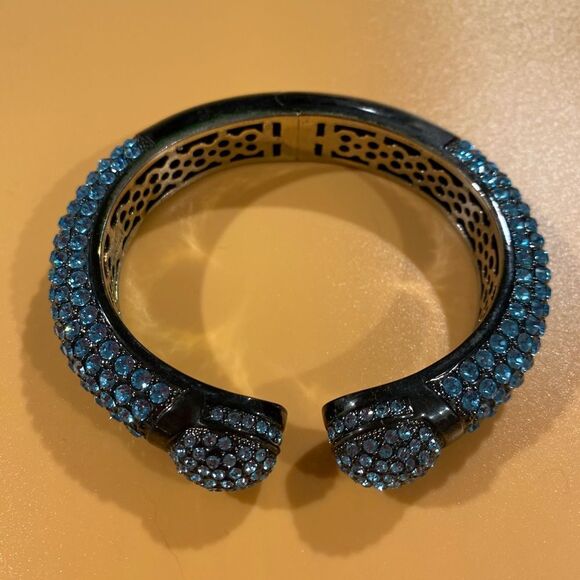 Elegant Black and Blue Bracelet - Picture 1 of 4